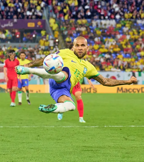 „În închisoare, am fost eliberat”  Dani Alves, meditând la fotbal, viață și credință, după ce a fost   condamnat pentru viol