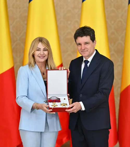Nadia Comăneci, decorată    FOTO.  „Zeița de la Montreal” a primit Ordinul Naţional   „Steaua României”  în grad de Mare Cruce