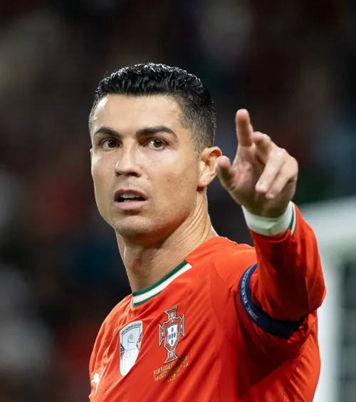 Ronaldo, pe teren și la CM 2030?  Selecționerul Portugaliei lansează o idee incredibilă:   „Nu vă îndoiți!”
