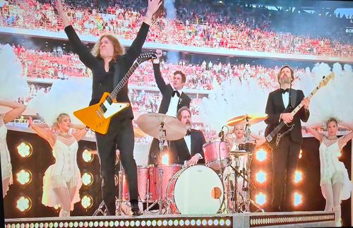 Formația The Killers a cântat în deschiderea finalei Champions League 2026 (foto: X)