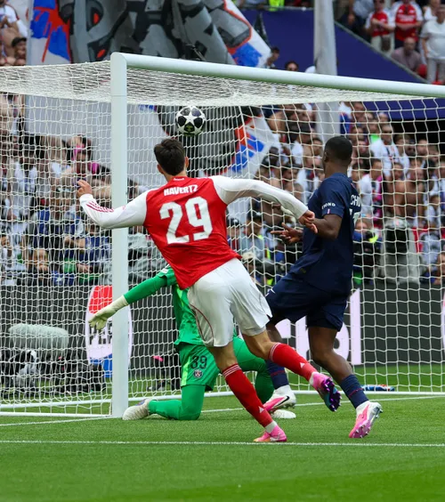 Omul finalelor    Kai Havertz  i-a adus Liga Campionilor lui Chelsea, acum înscrie și pentru un Arsenal un   GOLAZO  de zile mari