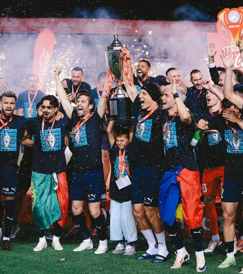 Vlad Dragomir, trofeu cu Pafos    FOTO.  Fotbalistul convocat de Hagi va juca și în sezonul următor într-o   competiție europeană
