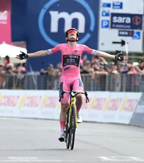 Vingegaard are aripi!    Danezul cucerește Giro d’Italia  cu 5 etape câștigate și peste 5 minute avans
