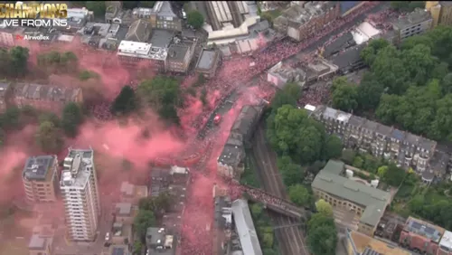 Arsenal, parada prin Londra pentru castigarea titlului Captura Youtube  (1).jpeg