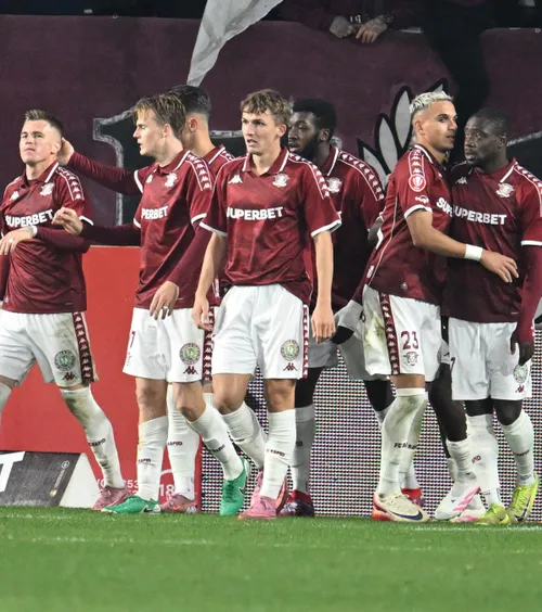 Se întoarce la Rapid   Fotbalistul îndepărtat de Gâlcă pentru   „acte de indisciplină”  revine la echipă