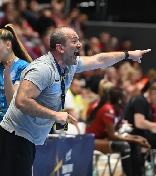 Antrenor uriaș la Rapid  Echipa de handbal feminin va fi pregătită de   Dragan Adžić:  „Este omul trofeelor supreme”