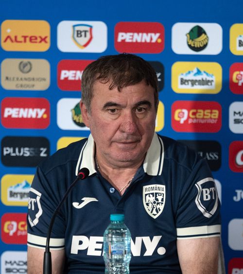 „Dacă e o idee bună, o iau!”  Hagi spune că ține cont de opiniile analiștilor. Și mai zice ceva important:   „De asta are nevoie naționala”. Unde suferim!