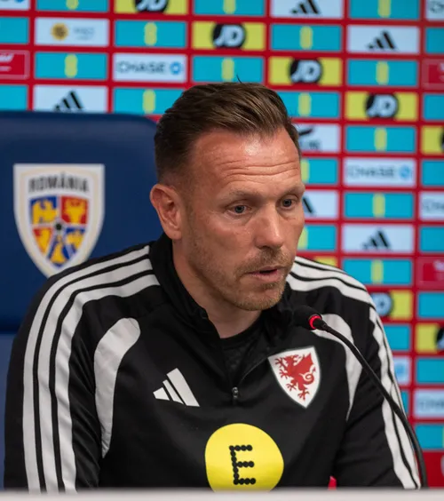 „Am fost invidioși pe voi la Mondial”    Selecționerul galez a vorbit la București  despre Hagi și confruntările din 1992-1993: „Ne-ați rupt sufletul!”