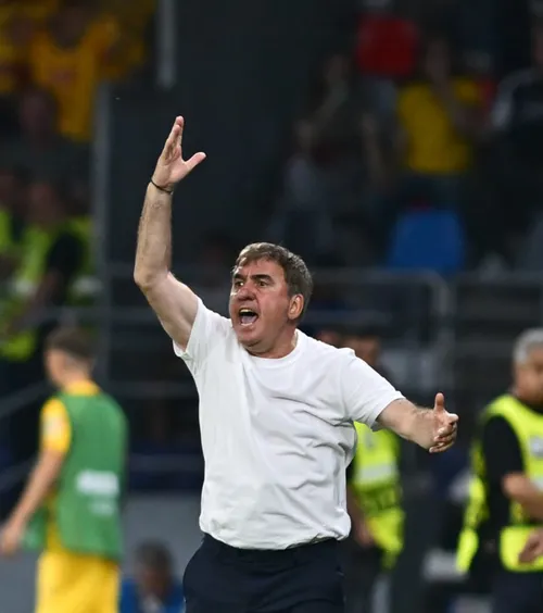 Hagi, agitație continuă!    VIDEO.   Cum a trăit selecționerul primul meci acasă:   scandal pe bancă  după golul galezilor! Ce a reproșat staff-ului