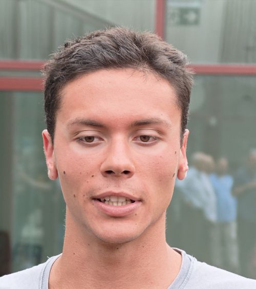 Popovici a devenit povestitor   David   le-a citit copiilor  și a jucat baschet cu ei: „Vreau să fiu un model pentru ei, așa cum mi-aș fi dorit și eu să am”