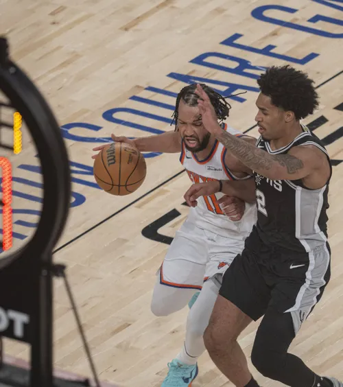Au stricat petrecerea din New York  Meciul 3 din finala NBA a fost   un thriller total.  Donald Trump a fost în tribune