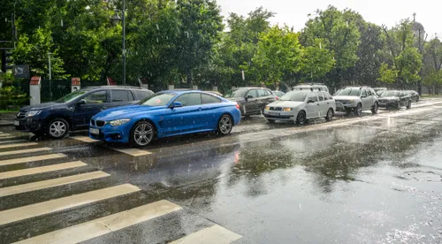 Ploaia nu ne dă pace nici săptămâna aceasta în București. ANM anunță vreme instabilă, averse și descărcări electrice în perioada 9-16 iunie