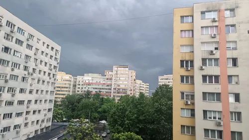 Atenționare de cod galben de instabilitate atmosferică azi în București. Va ploua cu găleata, va pica și grindină, temperaturile vor scădea considerabil