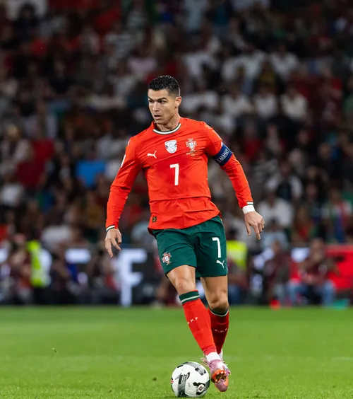 Cum a putut să rateze de aici?!    FOTO:   Cristiano Ronaldo,   de nerecunoscut  în amicalul Portugalia - Nigeria