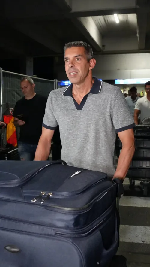 Nuno Campos a ajuns în România    FOTO:   Noul antrenor al lui Dinamo nu a vrut să facă declarații. Când va fi   prezentat oficial