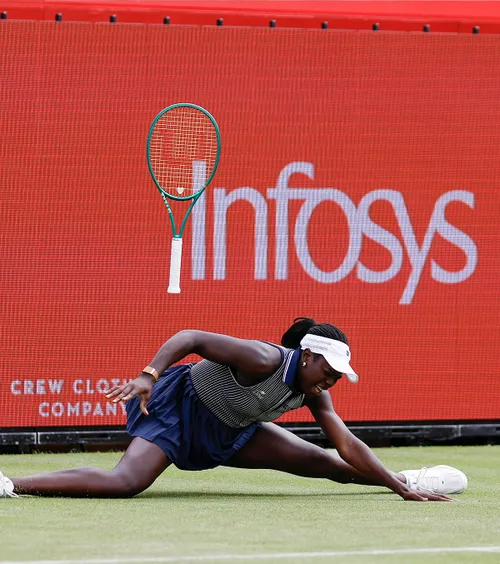 Serena Williams, cât ghinion!    FOTO.  Revenirea americancei,   stricată de o accidentare.  Strigătul de durere al partenerei