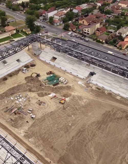 Inaugurare întârziată  Când va putea juca   Poli pe noul stadion  Eroii Timișoarei: „Tot ce se întâmplă înainte de acest termen ar fi un moment de fericire”