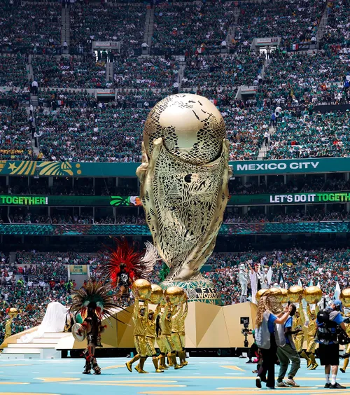 Spectacol pe Azteca!    FOTO.     Ceremonia de deschidere  a Campionatului Mondial. Shakira și J Balvin au încins atmosfera