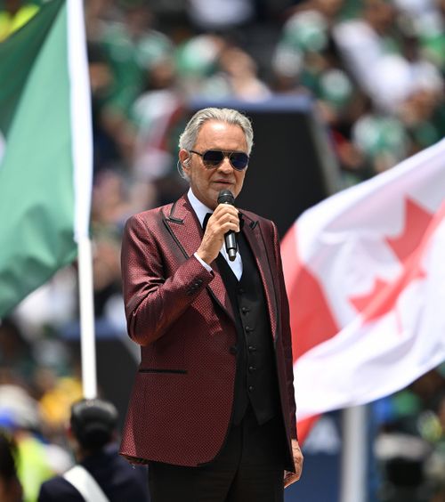 „Chivu a făcut mai mult decât miracole”  Legendarul tenor Andrea Bocelli se înclină în fața   antrenorului de la Inter:      „Extrem de important!”