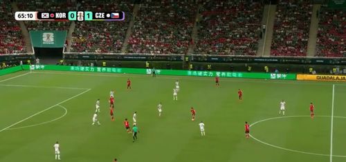 Multe locuri neocupate pe stadion la meciul Coreea de Sud - Cehia. Foto: X