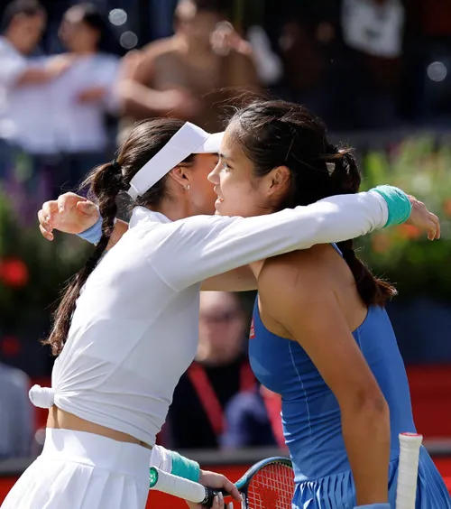 Răducanu și-a luat revanșa!  Sportiva britanică a eliminat-o pe   Sorana Cîrstea  în optimile de la WTA Londra » Cum s-au descurcat celelalte românce