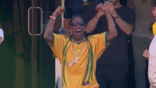 Travis Scott a sărbătorit intens golul lui Vinicius, la meciul Brazilia - Maroc 1-1 (captură AntenaPlay)