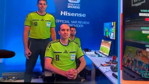 Shaun Evans, arbitru australian din camera VAR la Germania - Curacao 7-1 a făcut un gest controversat (foto: X)