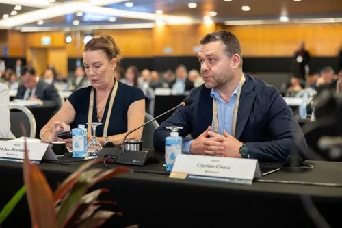 Ciucu, la Singapore ca primar, copleșit ca liberal de situația politică de la București: Nu mi-e ușor, summit-ul a picat prost din cauza puciului