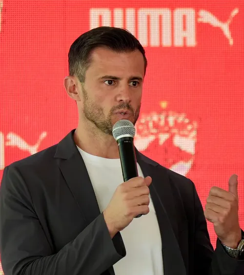 „Antrenorul a avut ultimul cuvânt”   Nicolescu, despre plecarea unuia dintre   liderii lui Dinamo:  „Vrea alt profil. Discutăm cu doi străini”