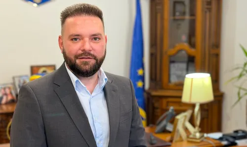 Problema care a întârziat ora de somn a primarului Piedone Jr. Mesaj misterios, trimis spre miezul nopții, după ce a fost dat afară din partid