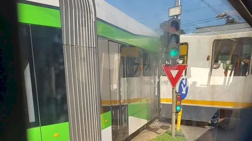 VIDEO | Momentul ciocnirii celor două tramvaie de la Bucur Obor. Numeroase alte vehicule STB au fost blocate pe Șos. Ștefan cel Mare | UPDATE