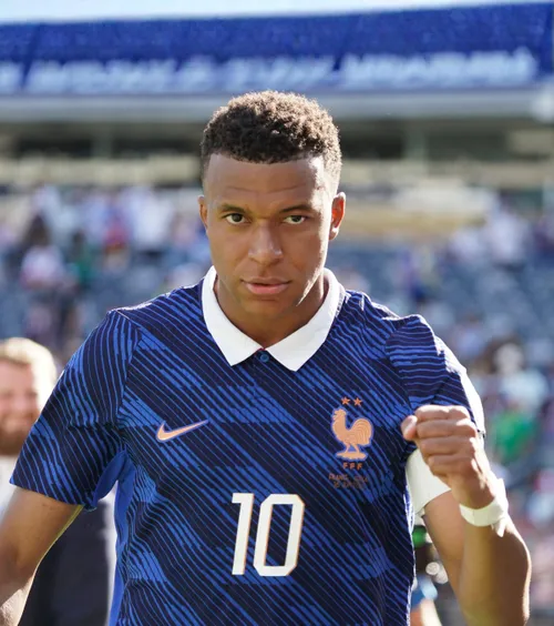 „Cât mi-ar lua să-i fac să tacă?!”    Ce le-a mai transmis Mbappe  contestatarilor după două goluri cu Senegal. Cine l-a criticat ultimul
