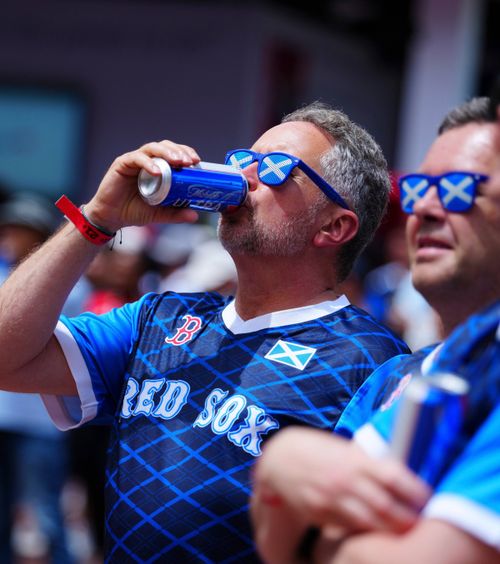 Americanii au rămas fără bere  Fanii scoțieni   au golit barurile din Boston:  „Ne-au secat! Nu am mai văzut așa ceva”