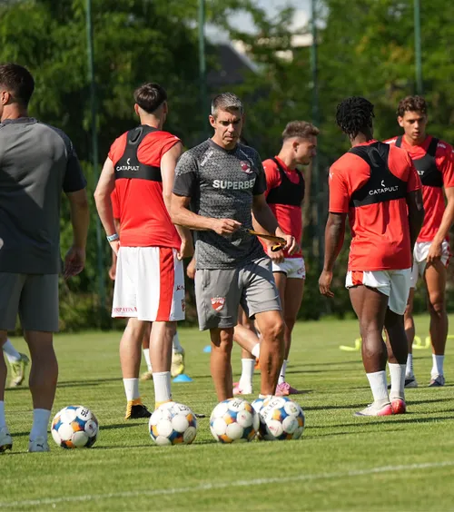 Surprize mari la Dinamo  Nuno Campos ia în   cantonament  un jucător crescut de FCSB! Cine rămâne în afara lotului