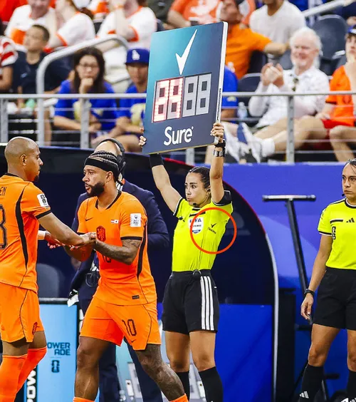 Reclamă ingenioasă la CM 2026     FOTO:  Ce apare pe   echipamentul arbitrilor  în momentele esențiale ale meciurilor