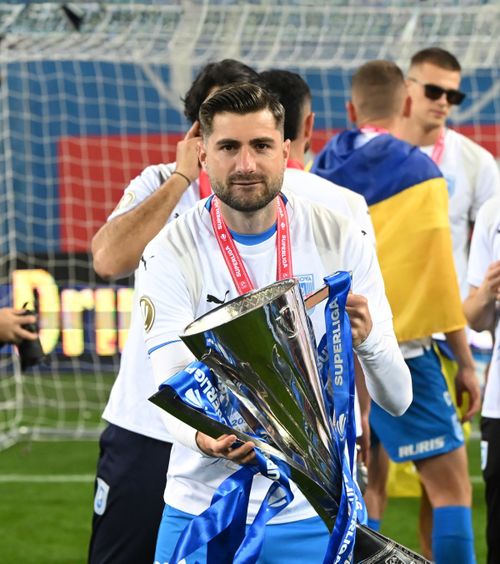 A plecat după event  Fotbalistul a anunțat despărțirea de   U Craiova:  „A fost o perioadă intensă, cu multe provocări”
