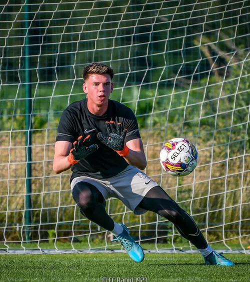 Ajutați de „câini”   Echipa din Liga 1 știe pe cine se va baza pentru   regula U21:  „Ne-am înțeles cu Dinamo. Are un viitor mare”