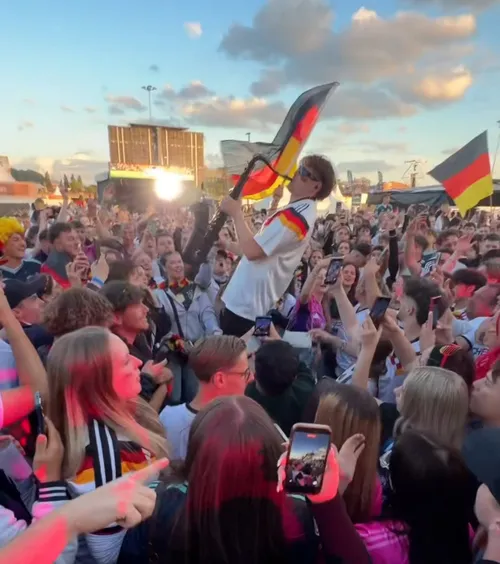 Melodie românească la Mondial  Pe ce   hit autohton  petrec nemții: NU e „Made in Romania”😄
