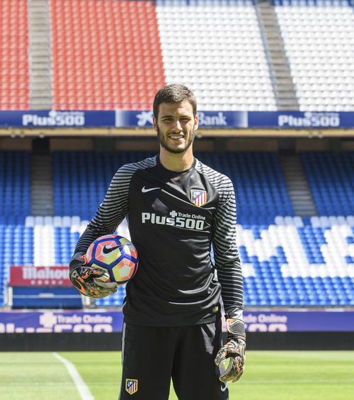 Cine îi ia locul lui Popa  CFR Cluj transferă un portar care a trecut pe la   Atletico Madrid și Aston Villa