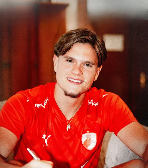 Transfer oficial    Dinamo  și-a prezentat noul fundaș central: pe cât a semnat