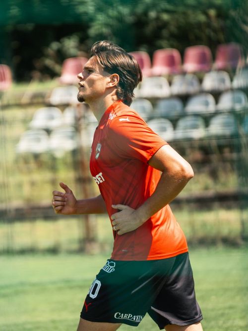 Martin Pascual a semnat cu Dinamo FOTO FB Dinamo (1).jpg