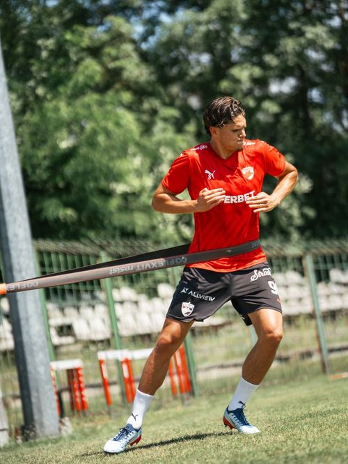 Martin Pascual a semnat cu Dinamo FOTO FB Dinamo (9).jpg