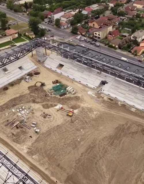 Pericol la Timișoara?    FOTO.  Structura de beton a noului stadion   pare să fi crăpat  deja, deși arena încă nu e gata
