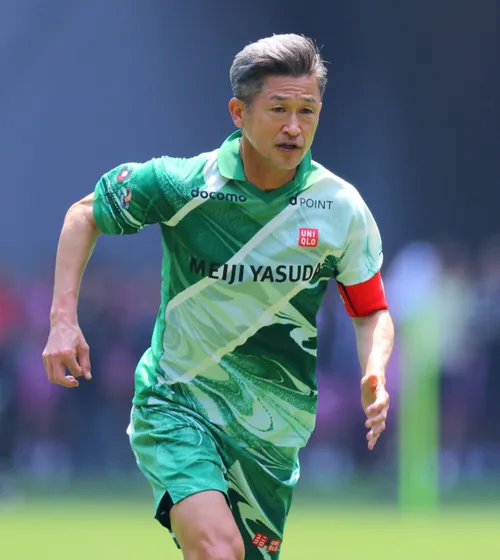 Pe teren la 60 ani!  Legendarul   Kazuyoshi Miura  și-a prelungit contractul și va bifa sezonul #42 în fotbalul profesionist