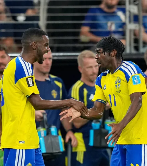 Nu știa că s-a calificat  Momente incredibile pe teren la Japonia - Suedia 1-1. Marcatorul certat de colegi:    „Dormea la ședință!”
