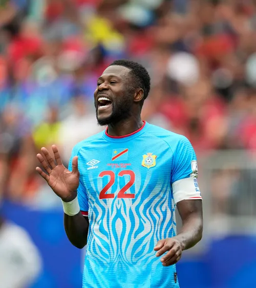 Nimeni nu știe câți ani are!  Patru vârste posibile pentru   căpitanul RD Congo la Mondial,  între 31 și 37 de ani. Nici lui nu-i e clar!