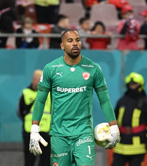 Dorit în Portugalia  Titularul de la   Dinamo,  tot mai aproape de transfer