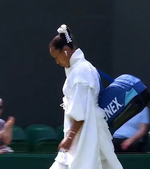 Osaka, din nou în centrul atenției    FOTO.  Apariție spectaculoasă la   Wimbledon:  „Nu trebuie să vezi culoarea ca să îți dai seama ce este”