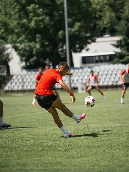 Dinamo, antrenament in Polonia FOTO FB Dinamo (10).jpg