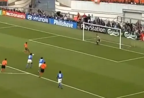 Penalty-ul ratat de Patrick Kluivert în semifinala EURO 2000. Foto: X/@falcions85